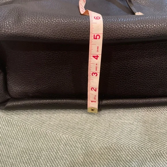 Beautiful NWT Gussaci black shoulder bag - Picture 6 of 9